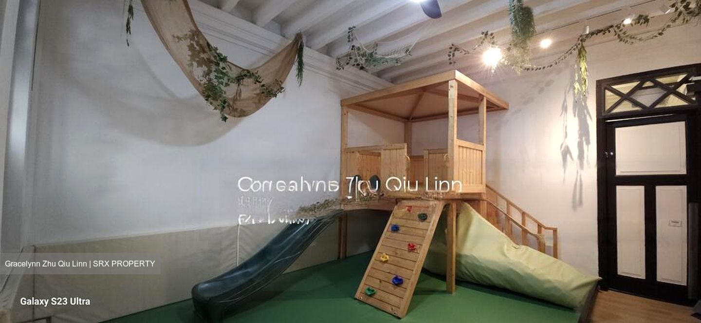 Esso Service Station (D15), Shop House #473549001